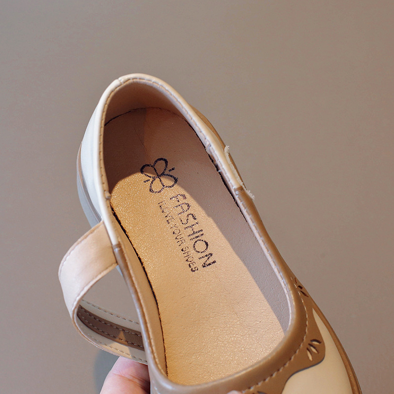 Mergaičių maži odiniai bateliai 2024 m. pavasariui ir rudeniui, nauji neslystantys minkšto pado princesės bateliai, kepuraitės formos bateliai, K stiliaus universalūs vaikiški bateliai