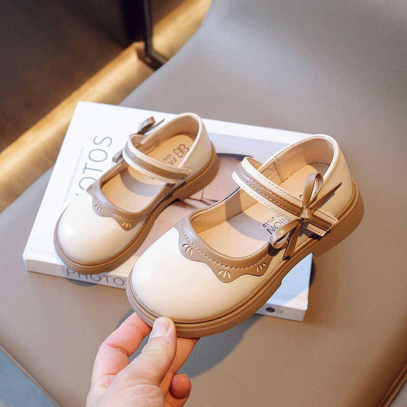 Mergaičių maži odiniai bateliai 2024 m. pavasariui ir rudeniui, nauji neslystantys minkšto pado princesės bateliai, kepuraitės formos bateliai, K stiliaus universalūs vaikiški bateliai