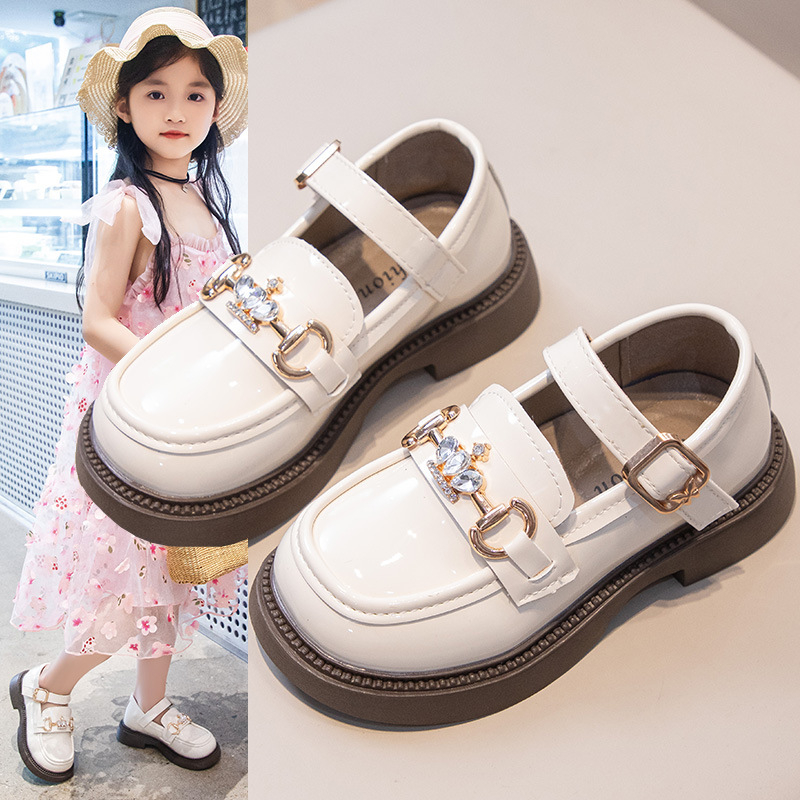 Lastejalatsid Kevadised lakknahast lastejalatsid Tüdrukute printsessikingad Libliklilledega moodsed tüdrukute kingad Madala suuga tudengikingad