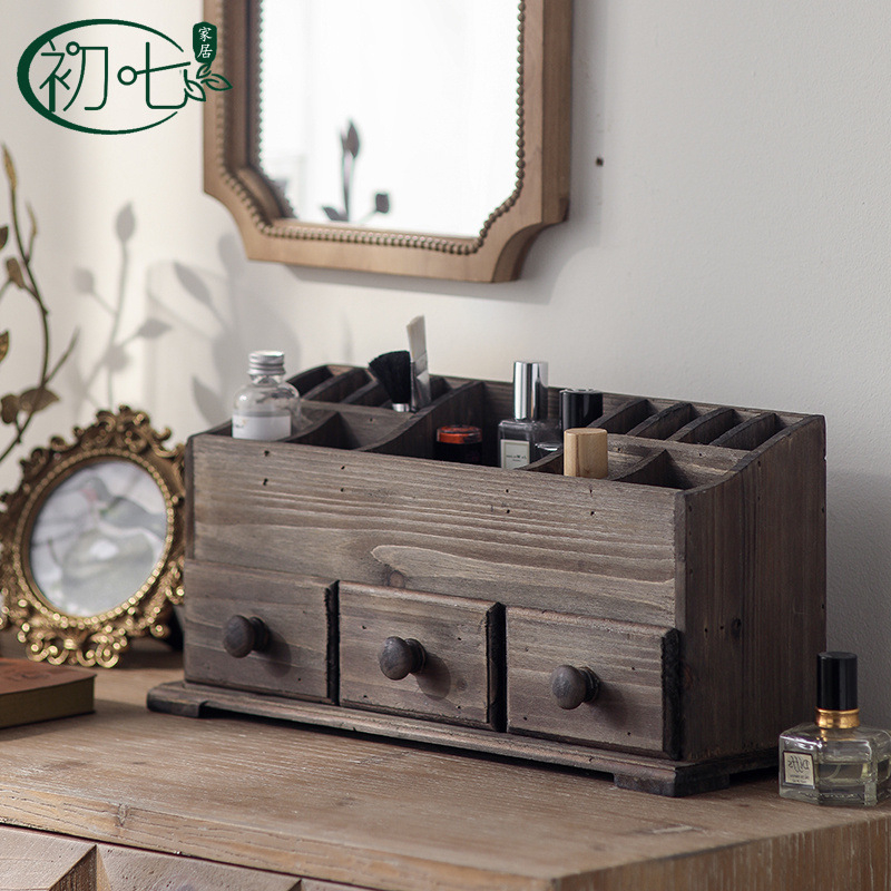 Vintažinė medžio masyvo stalinė kosmetikos dėžutė, dekoratyvinė spintelė, antikvarinė, sena, paprastos apdailos, antikvarinė tualetinė dėžutė