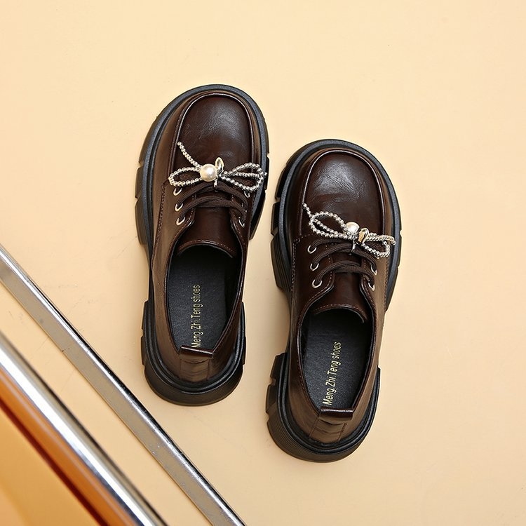 Pusiau išlenkti storapadiai britiško stiliaus odiniai moteriški bateliai 2025 m. pavasario naujiena smulkūs retro koledžo stiliaus vieno sluoksnio mokasinai