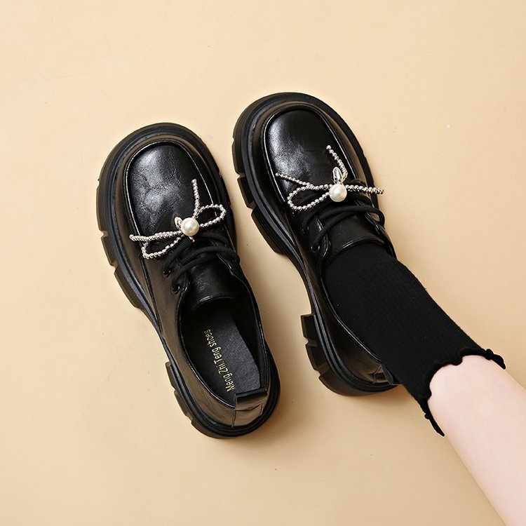 Pusiau išlenkti storapadiai britiško stiliaus odiniai moteriški bateliai 2025 m. pavasario naujiena smulkūs retro koledžo stiliaus vieno sluoksnio mokasinai