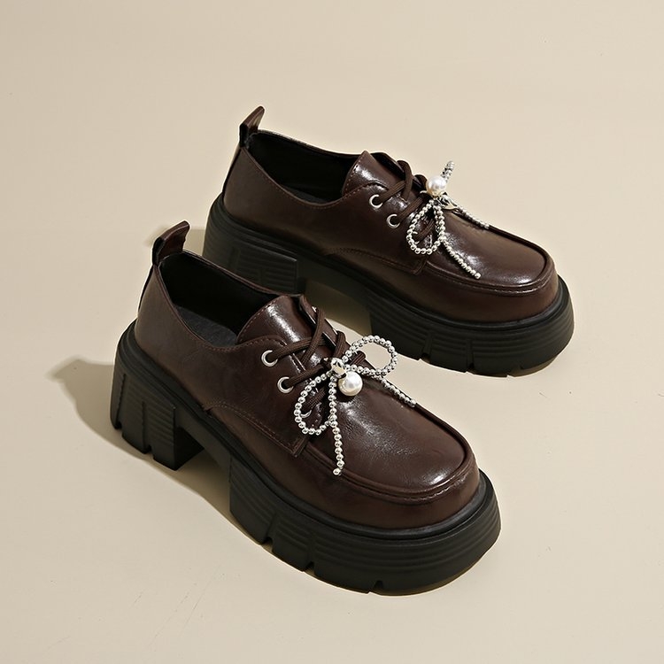 Pusiau išlenkti storapadiai britiško stiliaus odiniai moteriški bateliai 2025 m. pavasario naujiena smulkūs retro koledžo stiliaus vieno sluoksnio mokasinai