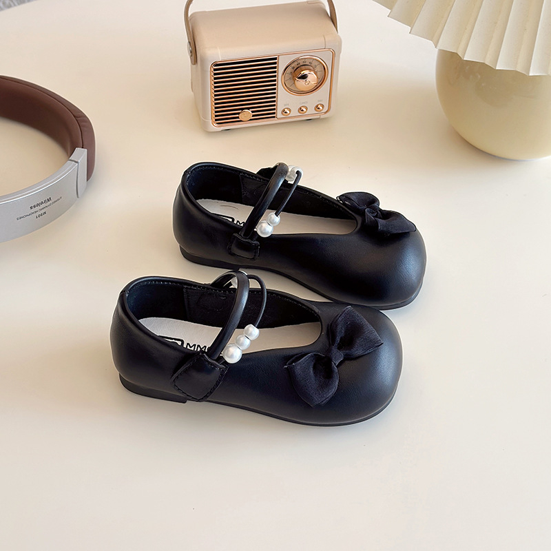 Tüdrukute printsessikingad 2025. aasta uued kevadised väikese tüdruku pärlmutterkattega pehme tallaga nahast kingad beebitüdruku moodsed lipsuga ühekihilised kingad