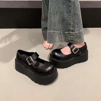 Užsienio prekybos „Preppy“ stiliaus maži odiniai bateliai 2025 m. pavasariui ir vasarai. Nauji JK storapadžiai, aukštį didinantys plokščiapadžiai, retro stiliaus vienos sagos Mary Jane bateliai.