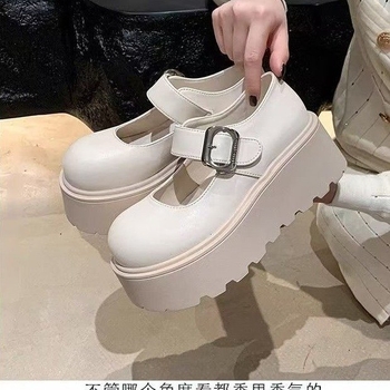 Užsienio prekybos „Preppy“ stiliaus maži odiniai bateliai 2025 m. pavasariui ir vasarai. Nauji JK storapadžiai, aukštį didinantys plokščiapadžiai, retro stiliaus vienos sagos Mary Jane bateliai.