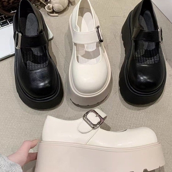Užsienio prekybos „Preppy“ stiliaus maži odiniai bateliai 2025 m. pavasariui ir vasarai. Nauji JK storapadžiai, aukštį didinantys plokščiapadžiai, retro stiliaus vienos sagos Mary Jane bateliai.