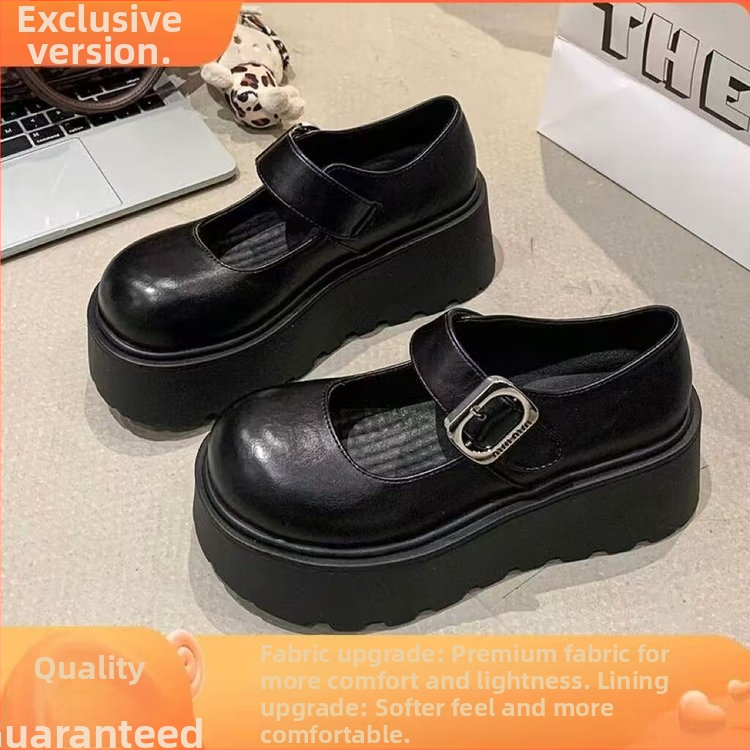 Užsienio prekybos „Preppy“ stiliaus maži odiniai bateliai 2025 m. pavasariui ir vasarai. Nauji JK storapadžiai, aukštį didinantys plokščiapadžiai, retro stiliaus vienos sagos Mary Jane bateliai.