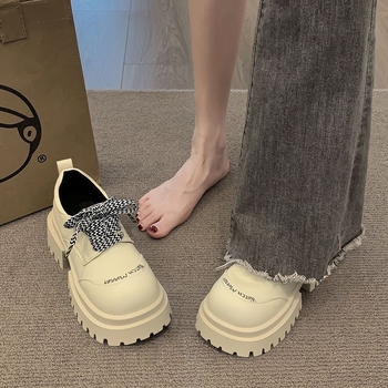 2025 m. vasaros nauji storapadiai bateliai su patobulintu kulnu, vienspalviai maži odiniai bateliai, retro britiško stiliaus, aukštos klasės, „Sense Explosion“ moteriški bateliai.