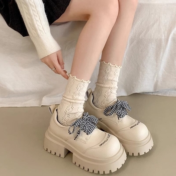 Καλοκαιρινά νέα παπούτσια με χοντρή σόλα και ενισχυμένο τακούνι, μονόχρωμα, μικρά δερμάτινα παπούτσια, ρετρό βρετανικού στιλ, γυναικεία παπούτσια υψηλής αισθητικής, με εκρηκτική εμφάνιση.