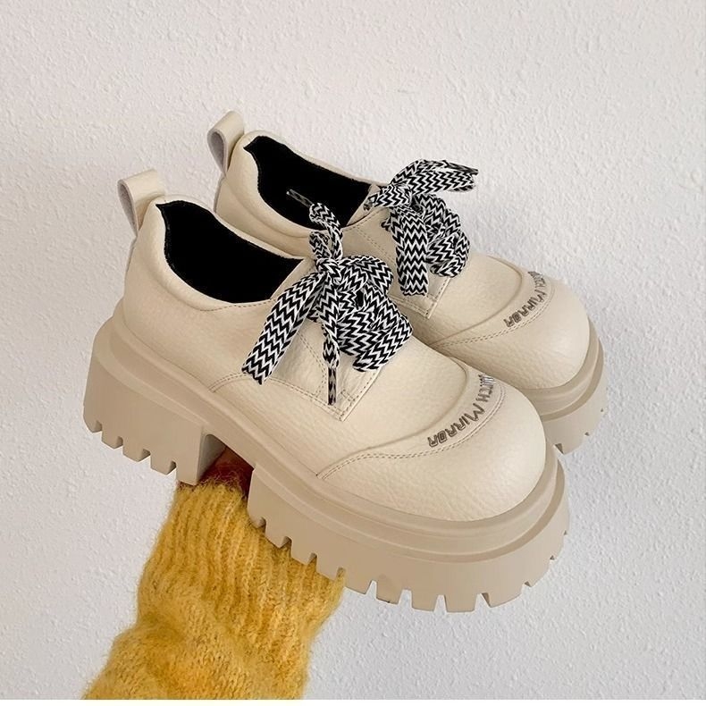 2025 m. vasaros nauji storapadiai bateliai su patobulintu kulnu, vienspalviai maži odiniai bateliai, retro britiško stiliaus, aukštos klasės, „Sense Explosion“ moteriški bateliai.