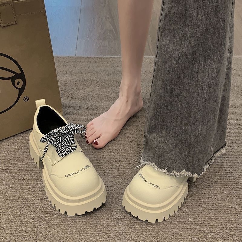 2025 m. vasaros nauji storapadiai bateliai su patobulintu kulnu, vienspalviai maži odiniai bateliai, retro britiško stiliaus, aukštos klasės, „Sense Explosion“ moteriški bateliai.