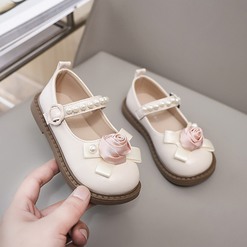 Meiteņu princeses apavi 2025. gada pavasarī un rudenī Jauni bērnu mīkstas zoles ādas apavi Universāli neslīdoši viena slāņa apavi Pērļu ziedu raksta ikdienas apavi