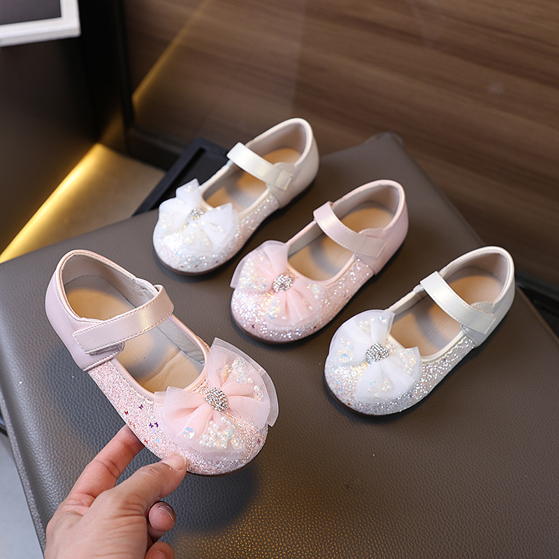 Mergaitiški maži odiniai bateliai, vaikiški bateliai su kaspinu, princesės stiliaus bateliai, rudeniniai, nauji moteriški bateliai su lobiais, mergaitėms, minkšto pado, maži, vientisi bateliai.