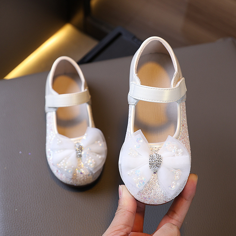 Mergaitiški maži odiniai bateliai, vaikiški bateliai su kaspinu, princesės stiliaus bateliai, rudeniniai, nauji moteriški bateliai su lobiais, mergaitėms, minkšto pado, maži, vientisi bateliai.