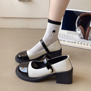 2025. gada pavasara jaunā stila seklie Velcro apavi sievietēm, korejiešu stila krāsu bloku mazi ādas apavi, studentu apaļie purngali ar vidēju papēdi, biezu zoli sieviešu apavi