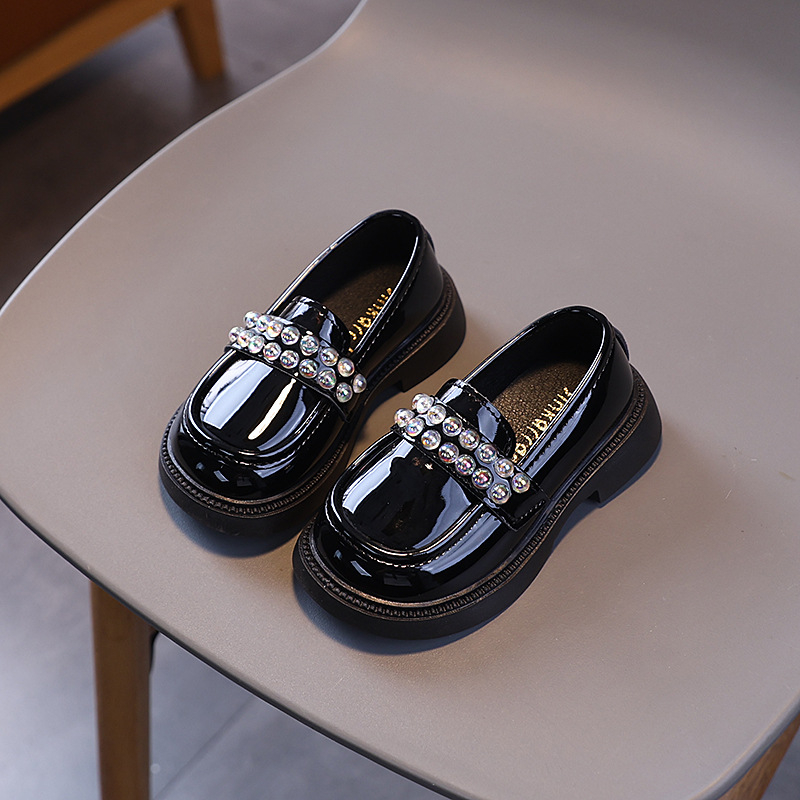 Tüdrukute mustad lakknahast Briti stiilis nahkkingad 2025 Korea stiilis sügisesed uued rhinestones printsesskingad retro korterid