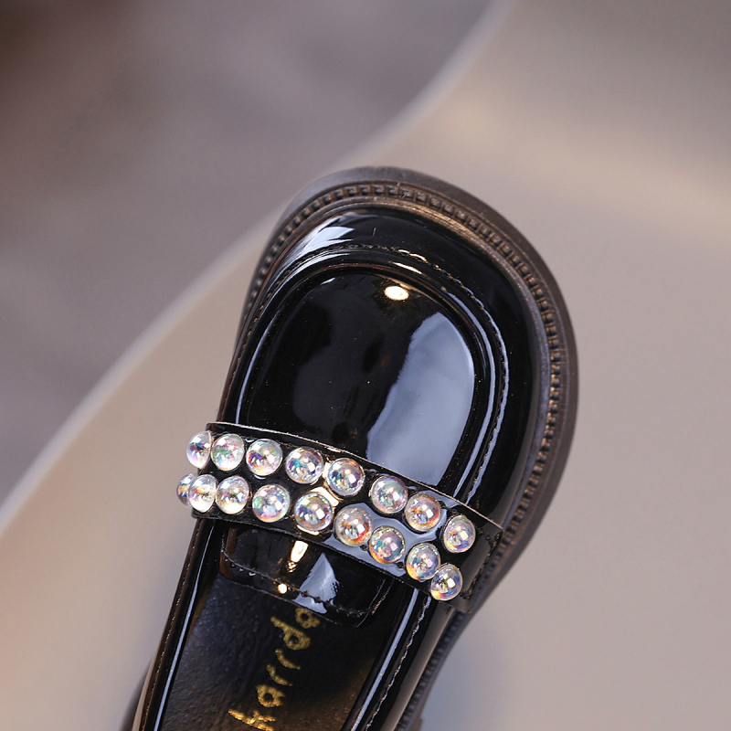 Tüdrukute mustad lakknahast Briti stiilis nahkkingad 2025 Korea stiilis sügisesed uued rhinestones printsesskingad retro korterid