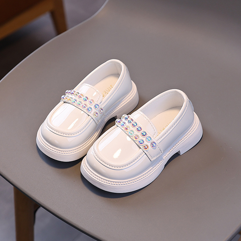 Tüdrukute mustad lakknahast Briti stiilis nahkkingad 2025 Korea stiilis sügisesed uued rhinestones printsesskingad retro korterid