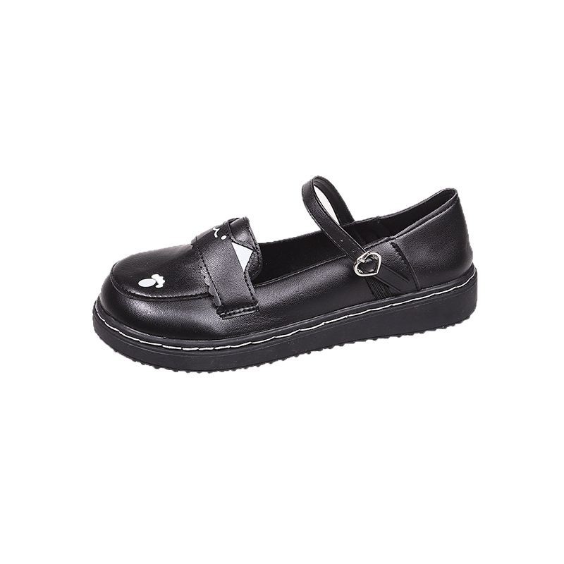 Britiško stiliaus sagtimi užsegami maži odiniai moteriški bateliai 2025 m. pavasariui ir vasarai. Nauji JK vienodi moteriški bateliai su japoniško stiliaus „Preppy“ stiliaus aukštakulniais.