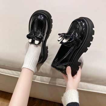 Vintažinio britiško stiliaus „Lefu“ maži odiniai moteriški bateliai, 2024 m. rudens ir vasaros juodi vieno sluoksnio „Mary Jane“ bateliai su kaspinu ir storu padu.