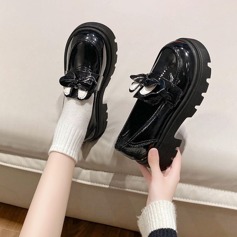 Vintažinio britiško stiliaus „Lefu“ maži odiniai moteriški bateliai, 2024 m. rudens ir vasaros juodi vieno sluoksnio „Mary Jane“ bateliai su kaspinu ir storu padu.