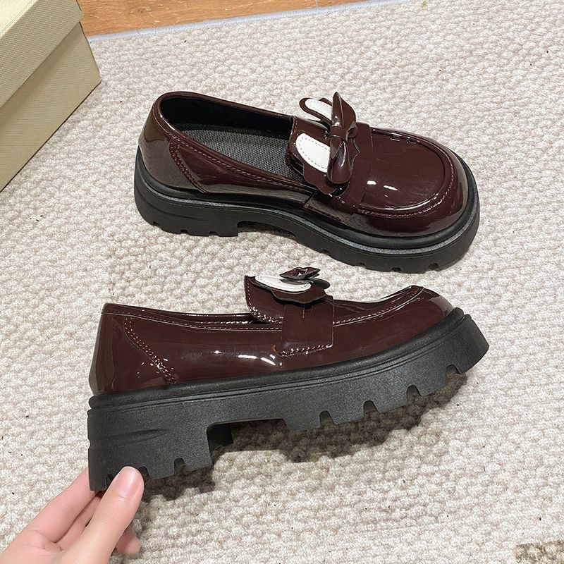 Vintažinio britiško stiliaus „Lefu“ maži odiniai moteriški bateliai, 2024 m. rudens ir vasaros juodi vieno sluoksnio „Mary Jane“ bateliai su kaspinu ir storu padu.