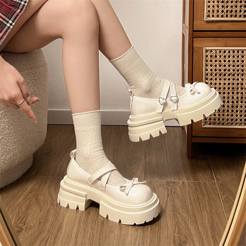 2025 m. pavasario ir vasaros retro stiliaus apvalios nosies nauji JK storapadiai prancūziški maži odiniai bateliai moterims juodi seklios burnos Mary Jane bateliai