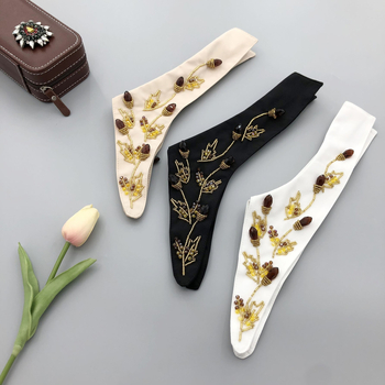 Moteriška juodos ir baltos spalvos abrikosinė, sunkiosios pramonės retro stiliaus, karoliukais puošta, maža netikra apykaklė, vakaro šventė, visų rungtynių Artimųjų Rytų perkamiausia apykaklė