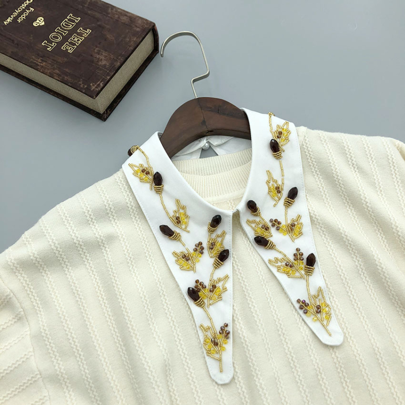 Moteriška juodos ir baltos spalvos abrikosinė, sunkiosios pramonės retro stiliaus, karoliukais puošta, maža netikra apykaklė, vakaro šventė, visų rungtynių Artimųjų Rytų perkamiausia apykaklė