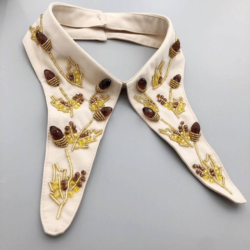 Moteriška juodos ir baltos spalvos abrikosinė, sunkiosios pramonės retro stiliaus, karoliukais puošta, maža netikra apykaklė, vakaro šventė, visų rungtynių Artimųjų Rytų perkamiausia apykaklė