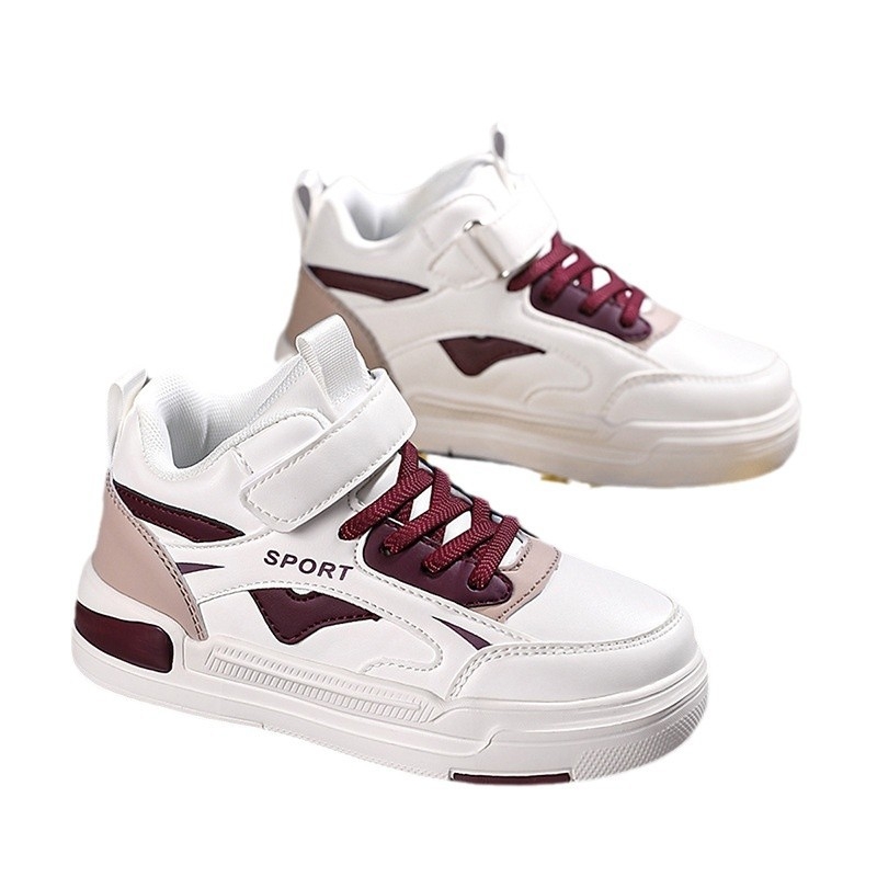 Vaikiški 25 metų pavasariniai bateliai, nauji, odiniai, lengvi, berniukiški bėgimo bateliai su lipdukais ir kilpa, nauji, vidutinio dydžio. A Generation of Hair.