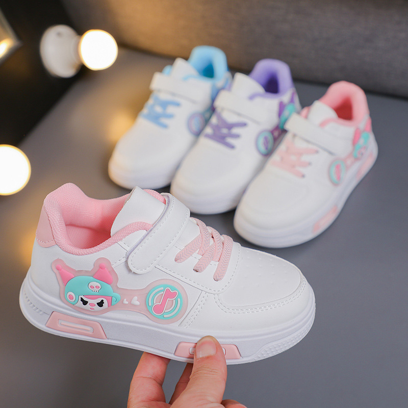 Bērnu zemās kedas 2025. gada pavasarim un rudenim. Jaunas, mīkstas zoles, neslīdošas, multfilmu stila, daudzpusīgas ikdienas kurpes bērniem vecumā no 3 līdz 12 gadiem.