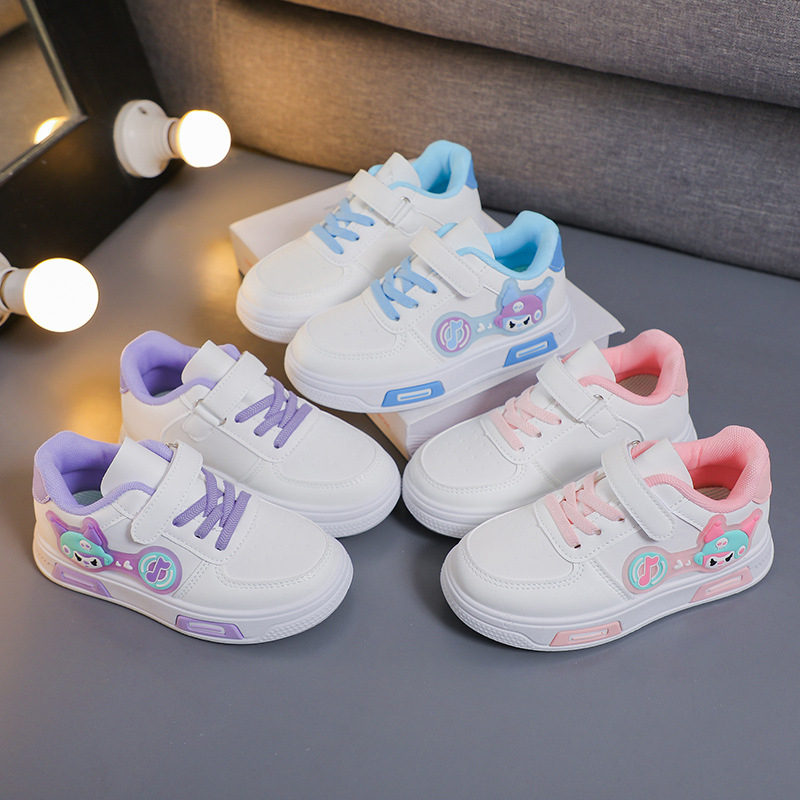 Bērnu zemās kedas 2025. gada pavasarim un rudenim. Jaunas, mīkstas zoles, neslīdošas, multfilmu stila, daudzpusīgas ikdienas kurpes bērniem vecumā no 3 līdz 12 gadiem.