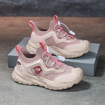 Kevadised uued poiste spordijalatsid kerged libisemiskindlad võrgust hingavad tüdrukute spordijalatsid õues mägironimiseks mõeldud lastejalatsid