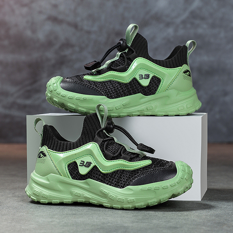 Kevadised uued poiste spordijalatsid kerged libisemiskindlad võrgust hingavad tüdrukute spordijalatsid õues mägironimiseks mõeldud lastejalatsid