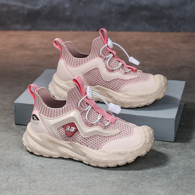 Kevadised uued poiste spordijalatsid kerged libisemiskindlad võrgust hingavad tüdrukute spordijalatsid õues mägironimiseks mõeldud lastejalatsid