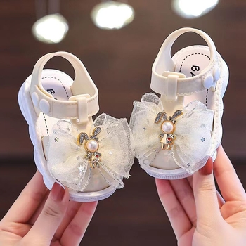 2025. gada pārrobežu jaunās Eiropas un Amerikas 2024. gada jaunās meiteņu pretslīdes mīkstās vasaras sandales