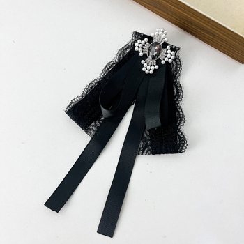 Pils stila elegants tauriņu sieviešu balts mežģīņu krusts rhinestones piespraude daudzpusīgs krekls ar augstas klases kakla izgriezumu aksesuārs