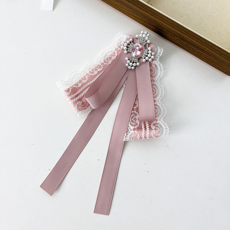 Pils stila elegants tauriņu sieviešu balts mežģīņu krusts rhinestones piespraude daudzpusīgs krekls ar augstas klases kakla izgriezumu aksesuārs