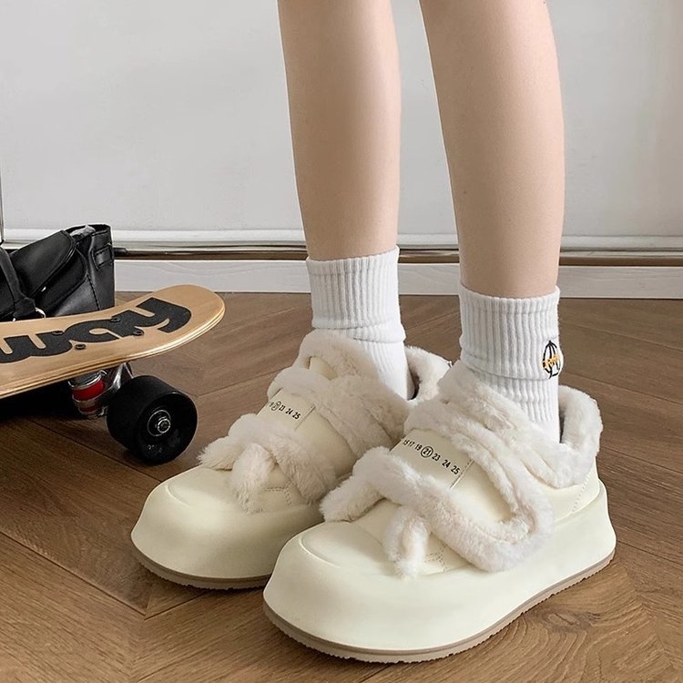 Sieviešu ziemas flīsa oderētas polsterētas baltas kurpes 2023. gada jaunām rudens un ziemas biezām zolēm siltām koledžas stila kurpēm