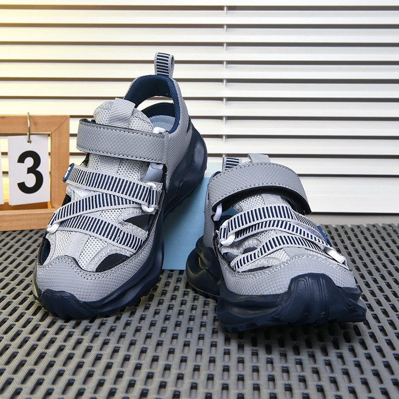 Популярни момчешки обувки, летни нови дишащи сандали с бомбета, детски плажни обувки, обувки за начално училище за момчета с рамка, модерни