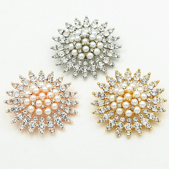 Lengva prabangi snaigės formos, deimantais įterpta lipni perlų korsažo moteriška rudens ir žiemos elegantiška sagė, aukštos kokybės šilko šaliko sagtis, gimtadienio dovana drabužiams