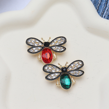 Väliskaubanduse uued plahvatused moodne tsirkoonpunane ja roheline suur mesilane õlimaal rhinestone väike mesilane pross naissoost isikupärastatud putukakorsett
