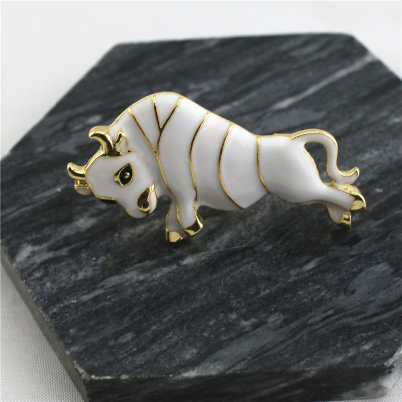 Модна ретро трицветна капка масло, брошка с крава във формата на крава, нов зодиакален животински стил, корсаж на едро