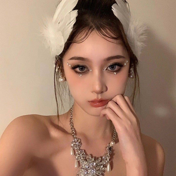 Baltos plunksnos, gražūs vestuviniai plaukų aksesuarai, vaikiški segtukai, baleto „Mažoji gulbė“ sceninio pasirodymo galvos apdangalas, šoninis segtukas, viršutinis segtukas