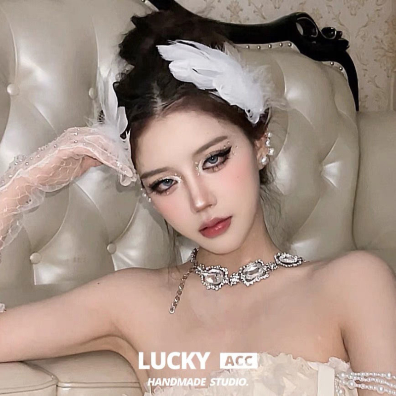 Baltos plunksnos, gražūs vestuviniai plaukų aksesuarai, vaikiški segtukai, baleto „Mažoji gulbė“ sceninio pasirodymo galvos apdangalas, šoninis segtukas, viršutinis segtukas