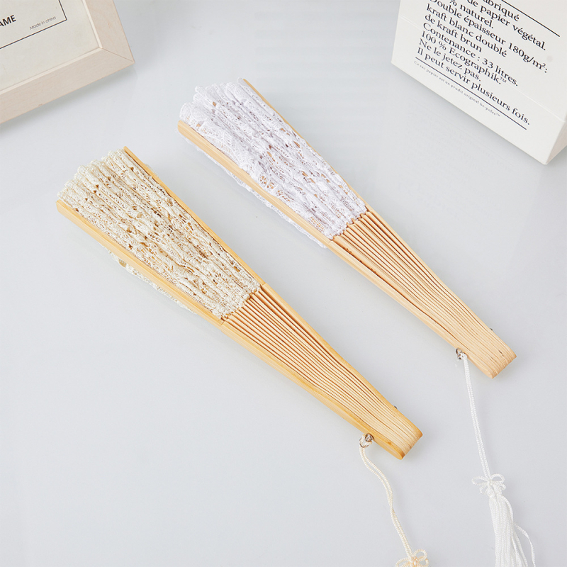 Europietiško stiliaus retro nėrinių nėrinių vėduoklės rūmų tuščiaviduriai siuvinėjimo vėduoklės šokių spektaklis bambuko vėduoklė vestuvių studijos šaudymo rekvizitai