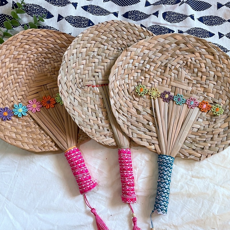 Producători de evantai PU en-gros evantai țesut din iarbă PU cadou Evantai PU artizanal evantai de vară evantai de mână cool evantai de iarbă