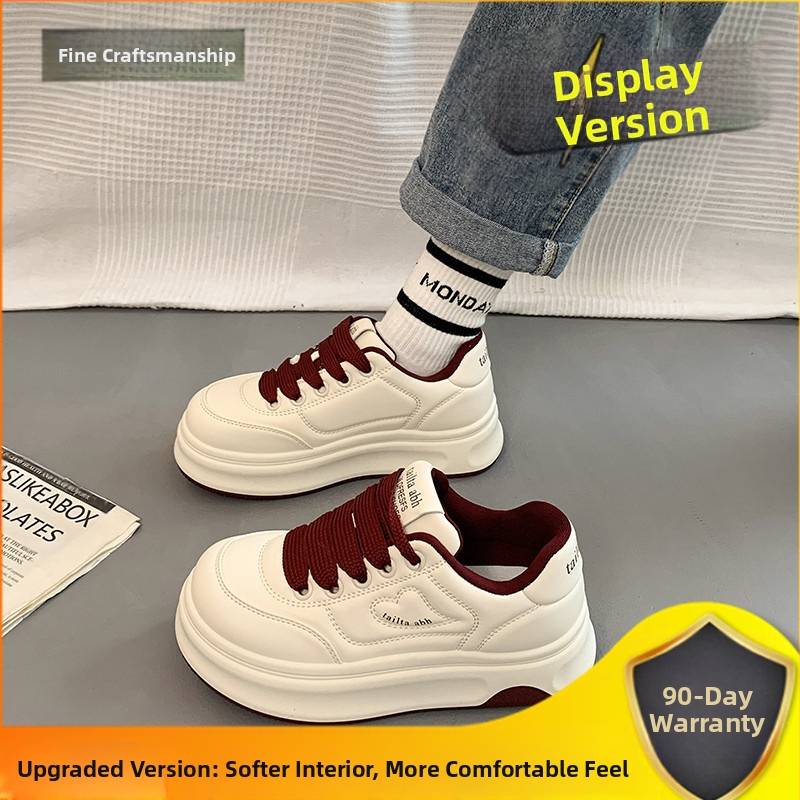 Populaarsed valged kingad naistele 2025. aasta kevadel uued platvormiga paksu tallaga mitmekülgsed vabaaja sporditossud, mis tõstavad kõrgust leivakõrguse kingadena